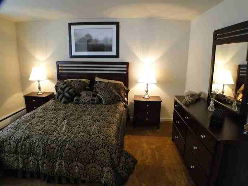 Laurel Manor - Photo 2 of 8