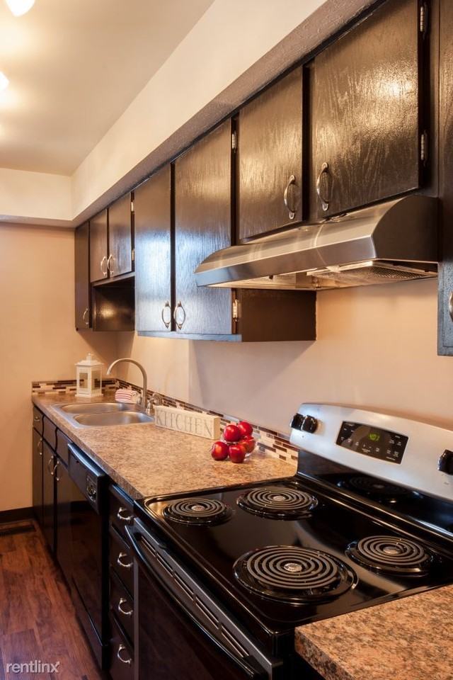 Barrington Square Apartments - Photo 2 of 26