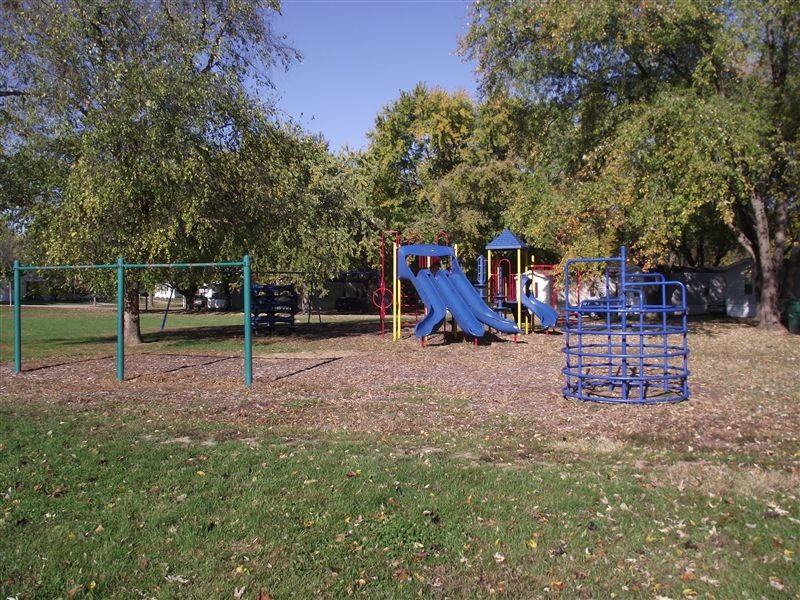 Royal Oaks Estates & Four Seasons - Photo 3 of 8