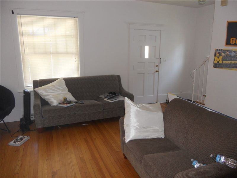 804 Dewey Ave - Photo 2 of 7