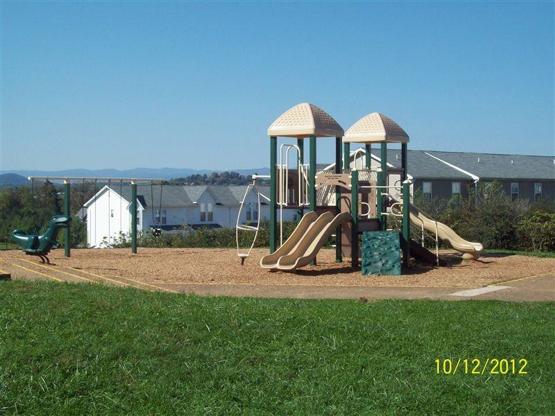 Harris Gardens Apartments - Photo 2 of 5