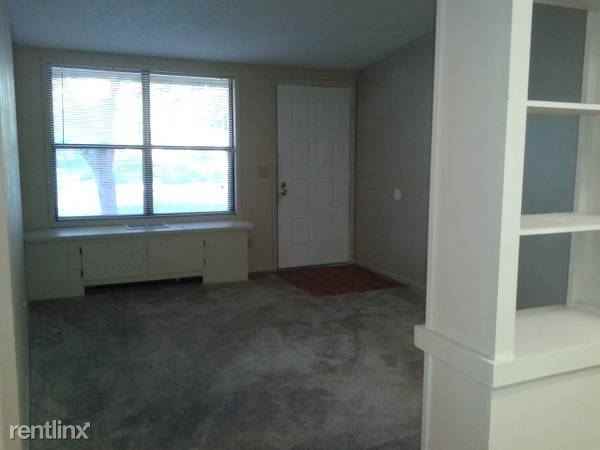 Pinellas Pines Apartments - Photo 3 of 9