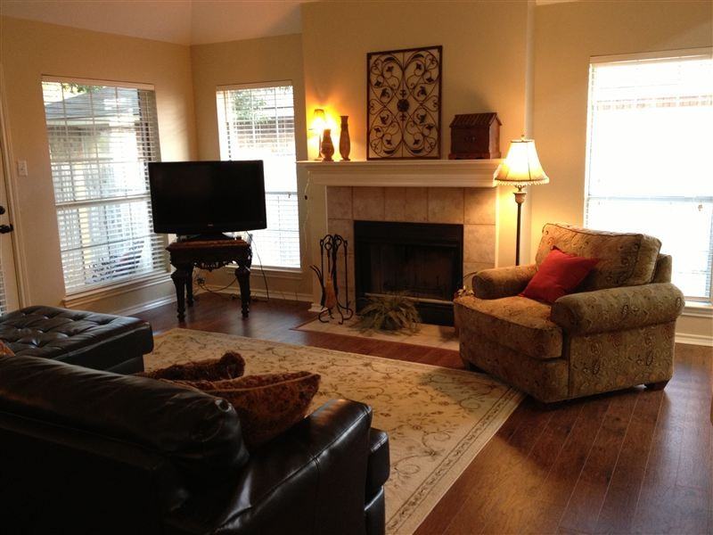 2415 Carnation Ct - Photo 2 of 10