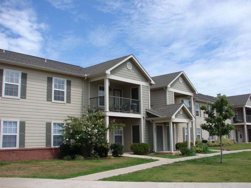 Huntington Falls Apartments - Photo 3 of 5