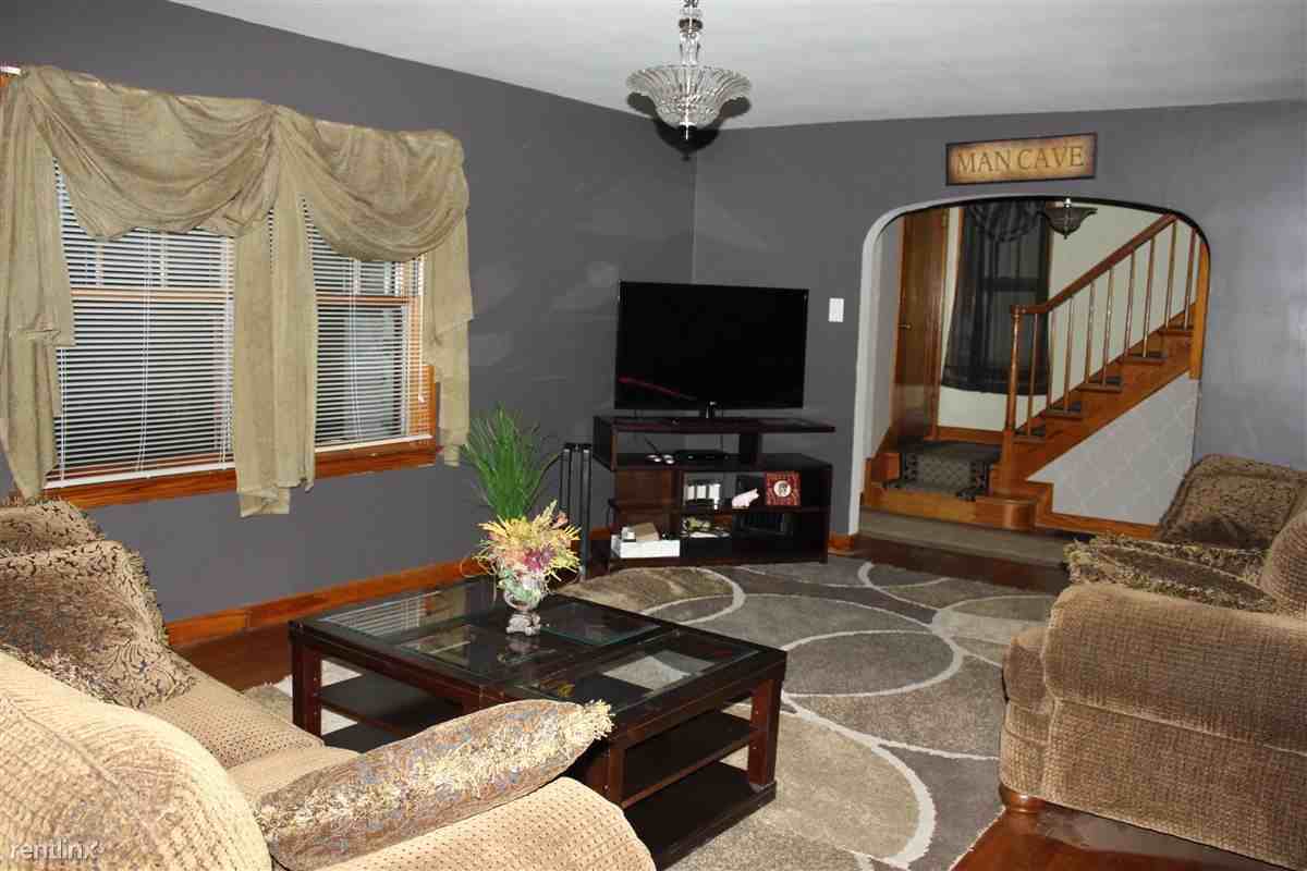 1202 Virginia St - Photo 3 of 24