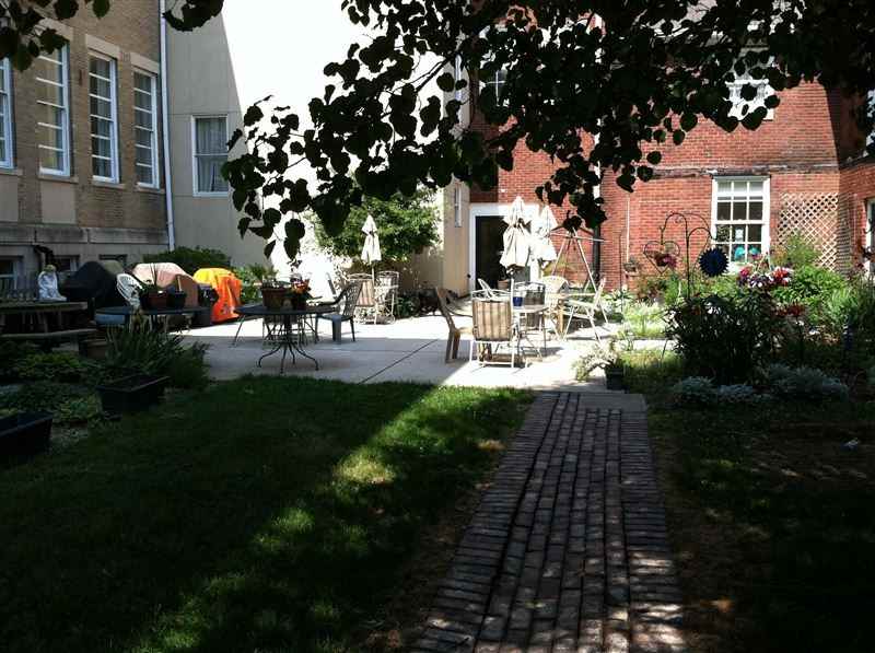 Blume Alumni Apartments - Photo 2 of 11