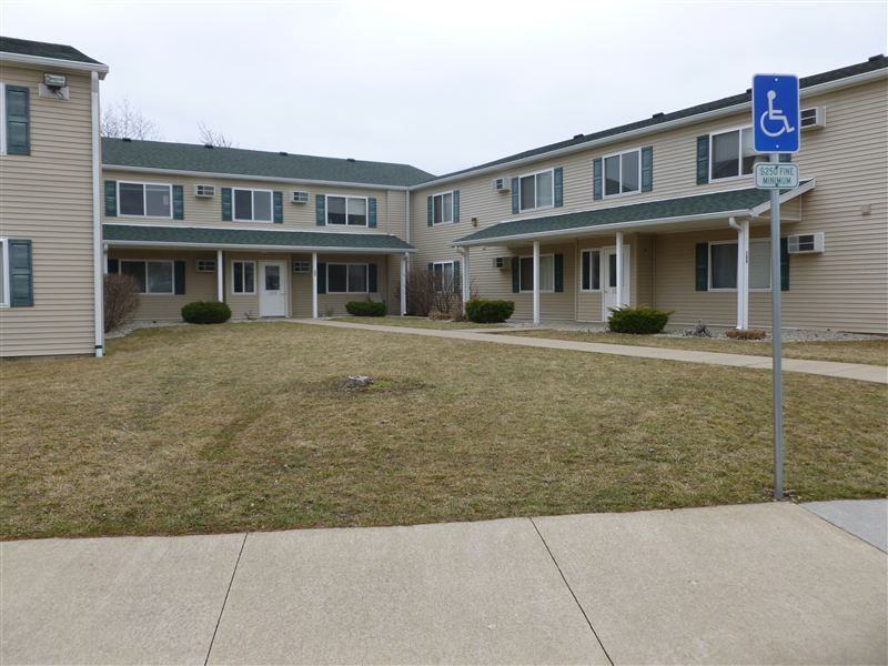 Bryn Mawr II Apartments - Photo 3 of 4