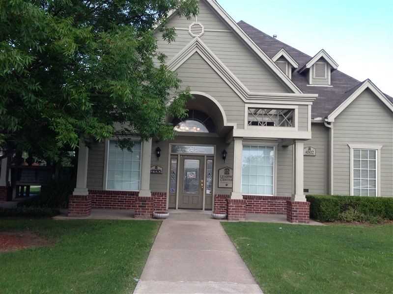 Garden Courtyards Apartments - Photo 3 of 10