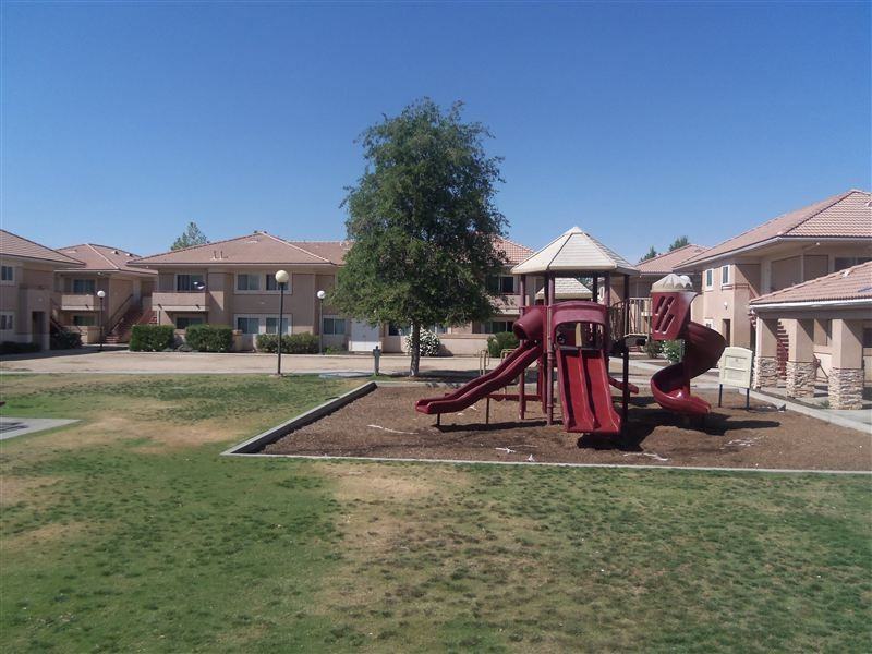 Bakersfield Family & P. Street  Apartments - Photo 2 of 7