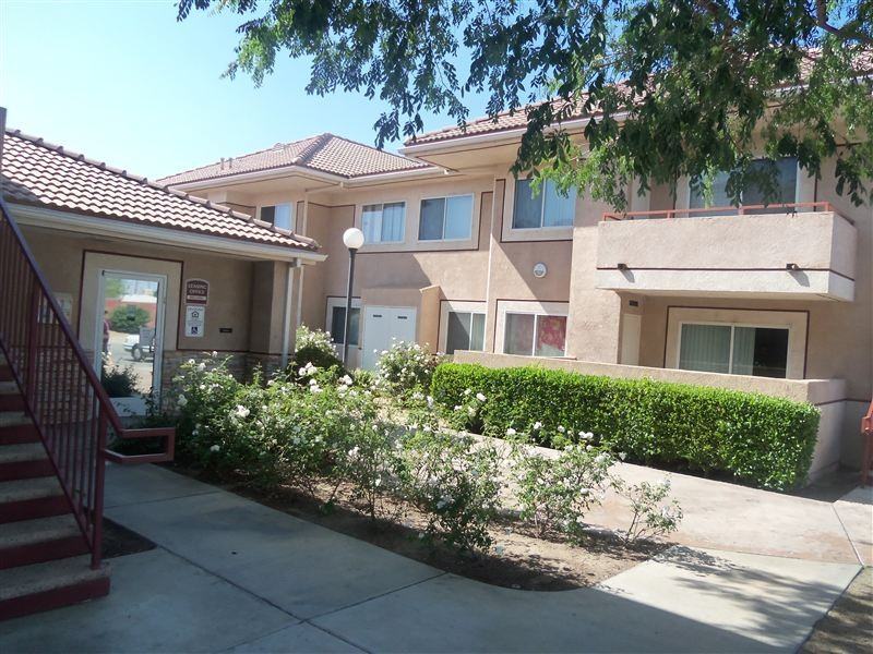 Bakersfield Family & P. Street  Apartments - Photo 3 of 7