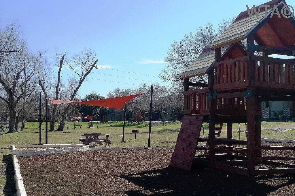 9200 North Plaza - Photo 2 of 10