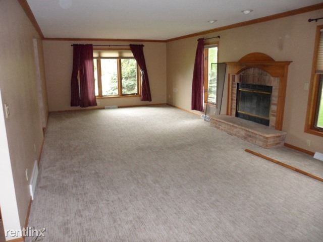 1513 Country Club Ln - Photo 2 of 5