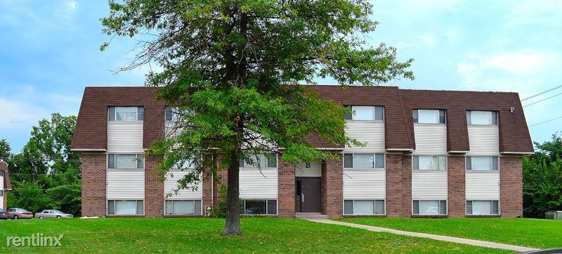 Parkway Plaza Apartments - Photo 3 of 4