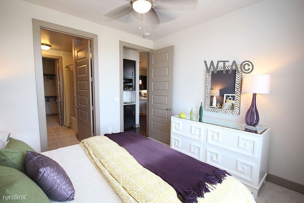 Lamar/Koenig Ln - Photo 3 of 8