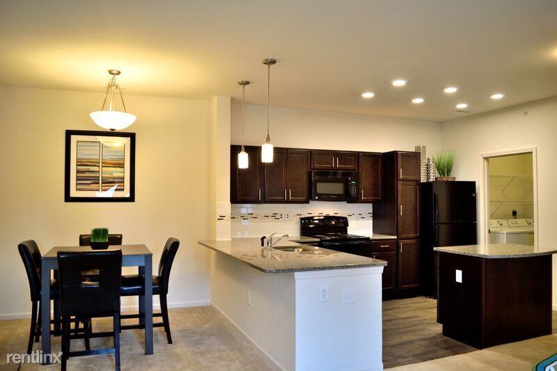 Celtic Crossing Apartments - Photo 3 of 11