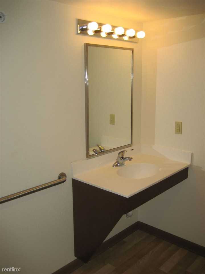 Yester Square Lp Apartments 2901 Brownlee St, McKeesport, PA 15132