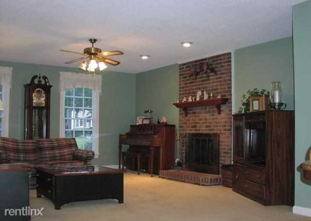 1103 Edinburgh Ct - Photo 2 of 9