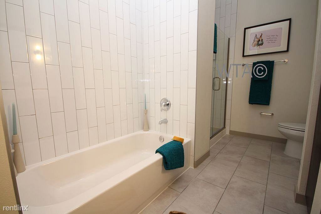 1100 S Lamar Blvd - Photo 2 of 10