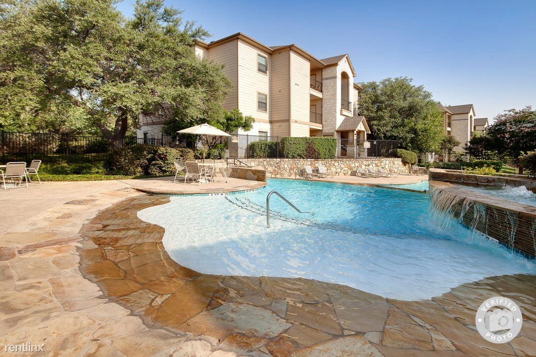 Vance Jackson @ Woodstone - Photo 2 of 9