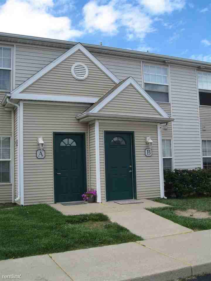 Four Seasons - Photo 3 of 9