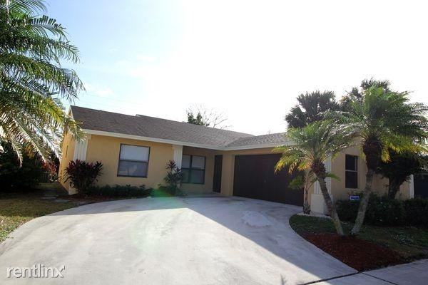 5646 Lincoln Cir E - Photo 2 of 10