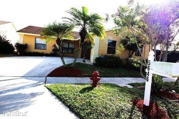 5646 Lincoln Cir E - Photo 3 of 10