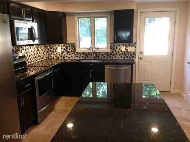 312 Hall Ave - Photo 3 of 10