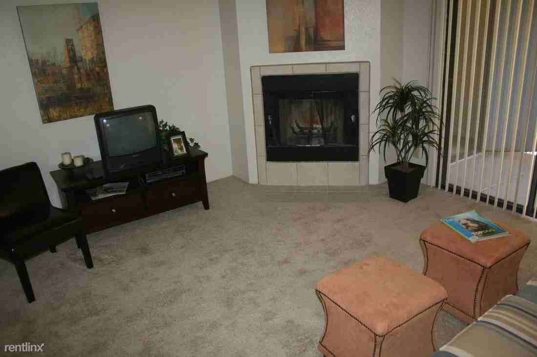 La Entrada Apartments - Photo 2 of 11