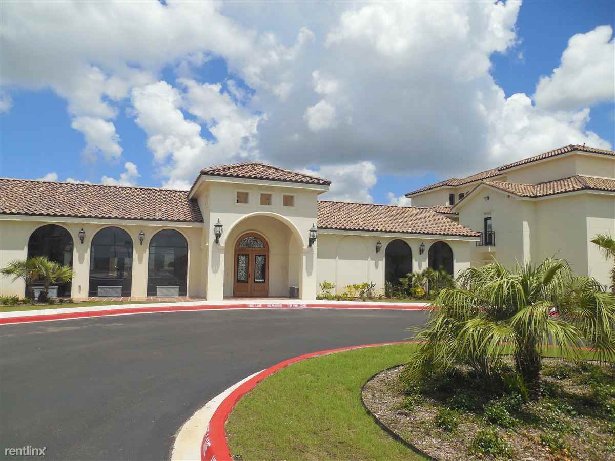 Santa Lucia at Bentsen Lakes - Photo 3 of 16