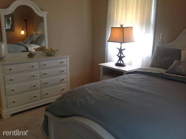 Holiday Gate - Photo 2 of 2