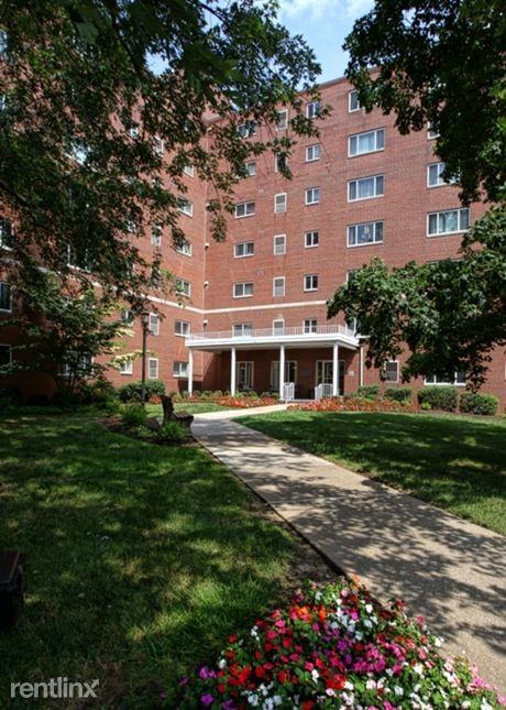 Washington Gardens Apartments - Photo 2 of 8