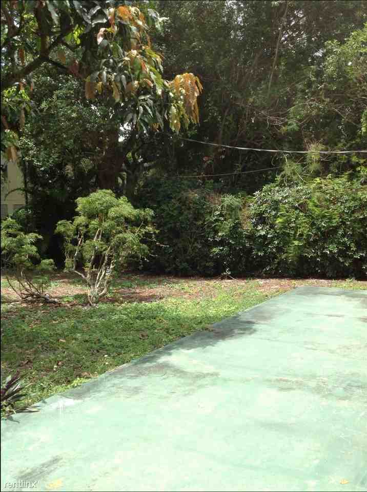 2610 Hayes St - Photo 2 of 10