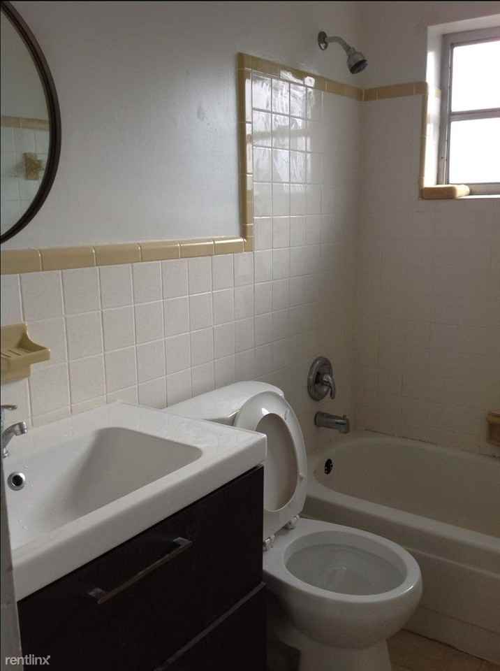 2610 Hayes St - Photo 3 of 10