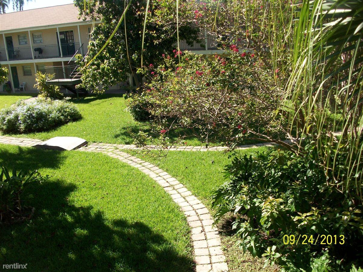 Resaca Jardin Apartments - Photo 2 of 5