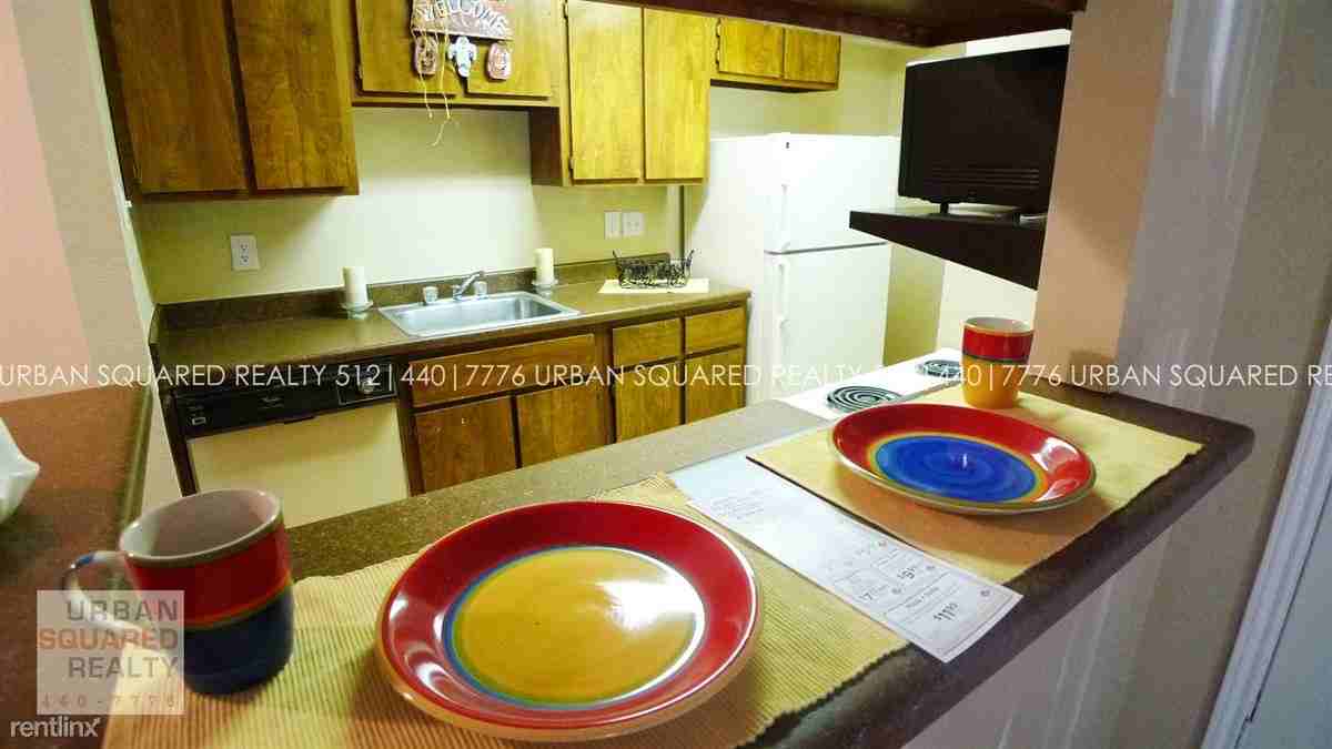 8408 N Interstate 35 - Photo 3 of 8