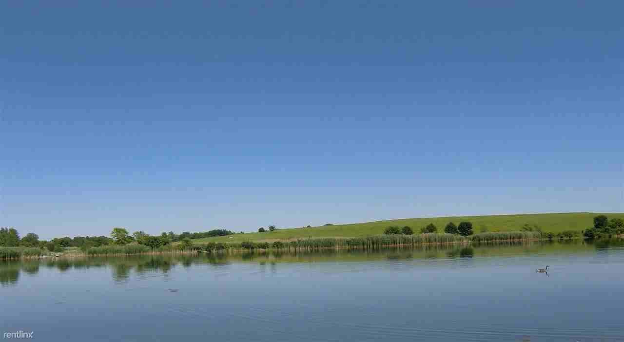 122 Remington Ct - Photo 2 of 13