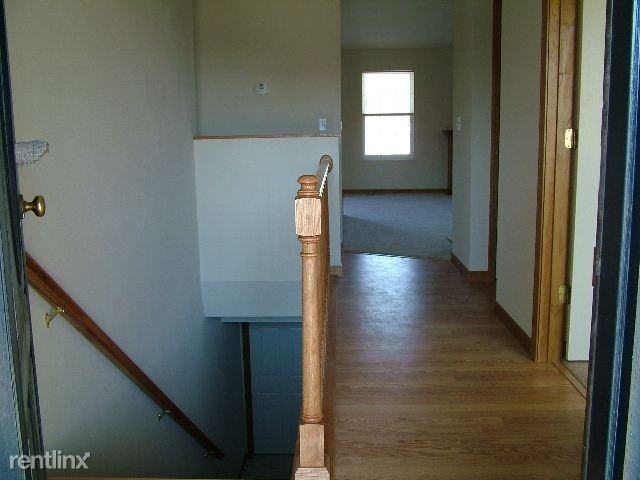 122 Remington Ct - Photo 3 of 13