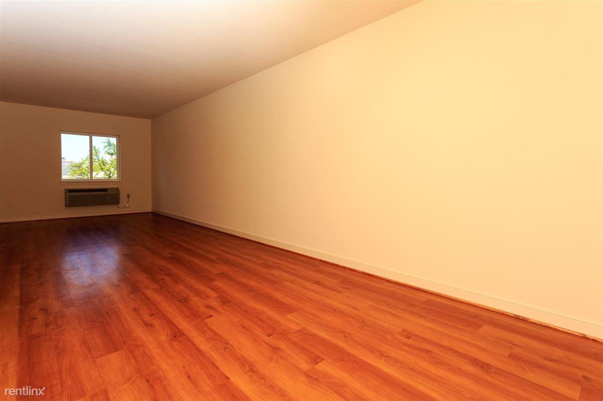 Genesis - Photo 2 of 5