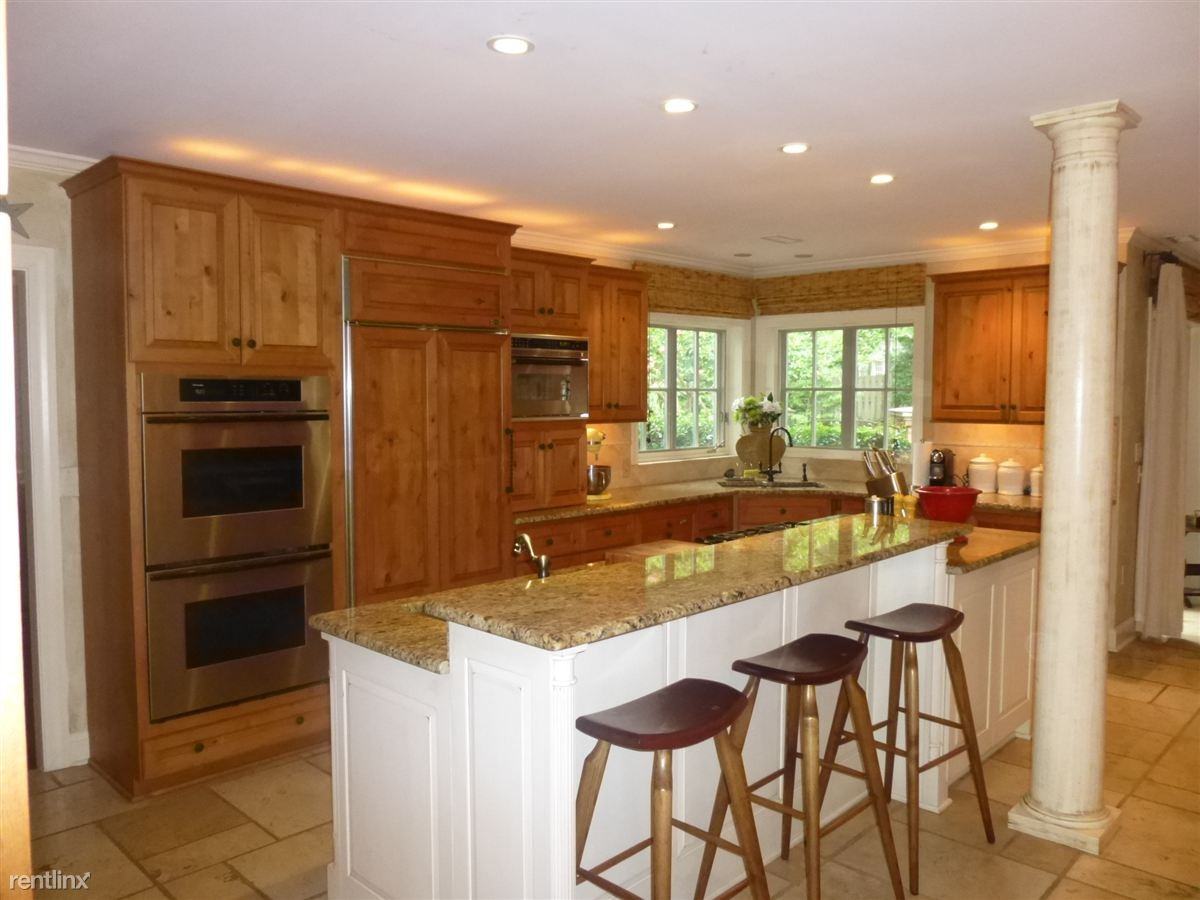 403 Willoughby Blvd - Photo 3 of 11