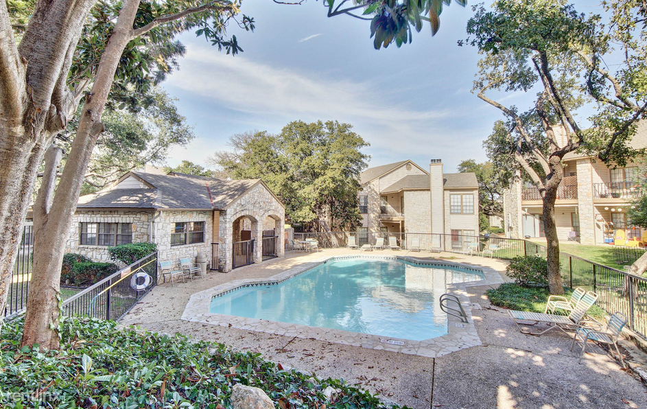 W Bitters @ West Ave - Photo 2 of 10