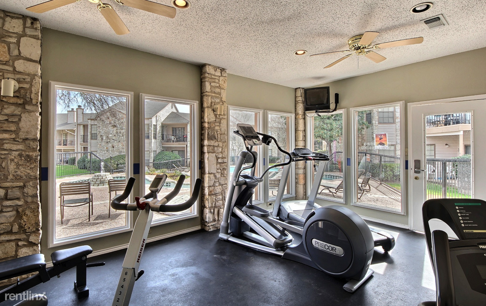 W Bitters @ West Ave - Photo 3 of 10