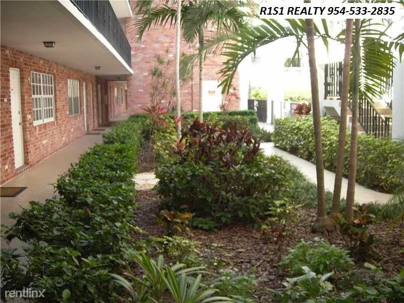 2424 NE 9th St - Photo 2 of 6