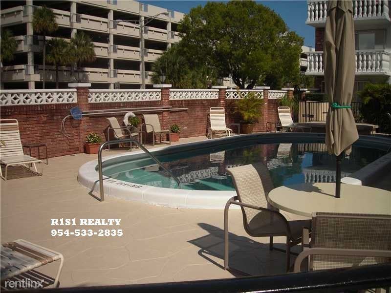 2424 NE 9th St - Photo 3 of 6