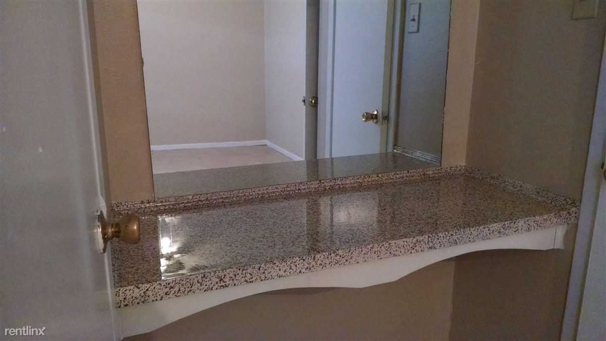 Oaklawn Court - Photo 2 of 17