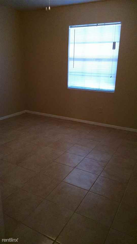 Oaklawn Court - Photo 3 of 17