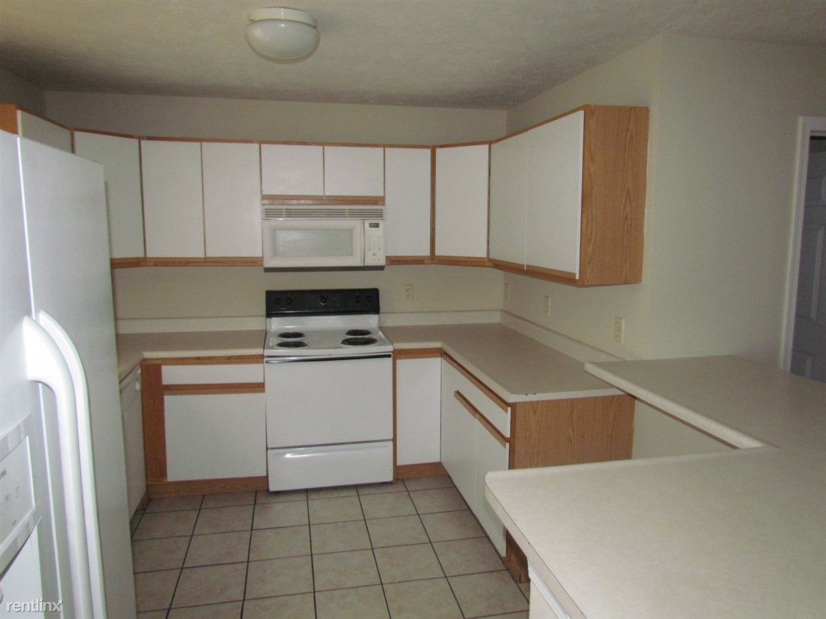 Lincoln Park Town Homes - Photo 3 of 9