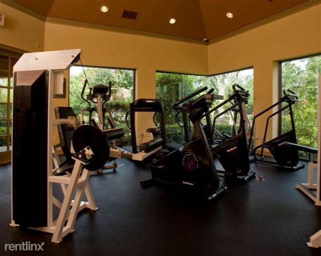 S Fielder @ Hoya Dr - Photo 3 of 10