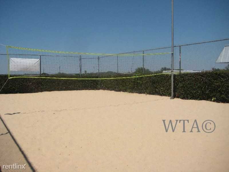 4900 Woodstone Dr - Photo 3 of 8