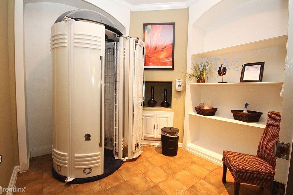 10505 S Interstate 35 - Photo 2 of 13