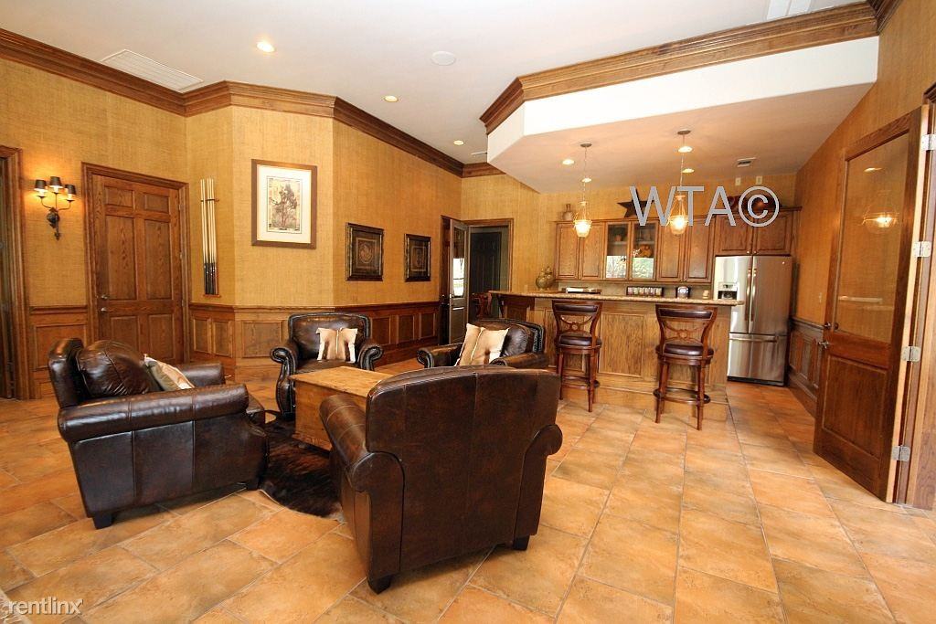 10505 S Interstate 35 - Photo 3 of 13